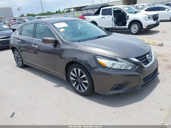 1N4AL3AP8HC132299 2017 NISSAN ALTIMA - Image 1