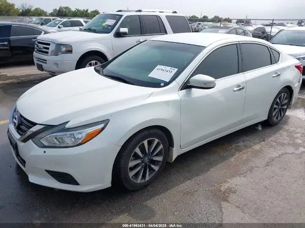 1N4AL3AP8HC132612 2017 NISSAN ALTIMA - Image 2