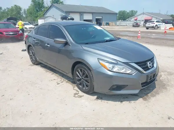 1N4AL3AP8HC134165 2017 NISSAN ALTIMA - Image 1