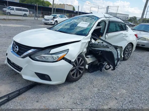 1N4AL3AP8HC137258 2017 NISSAN ALTIMA - Image 2