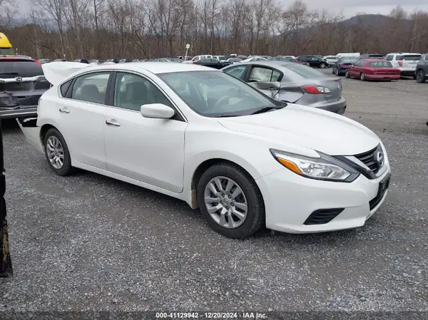 1N4AL3AP8HC146364 2017 NISSAN ALTIMA - Image 1