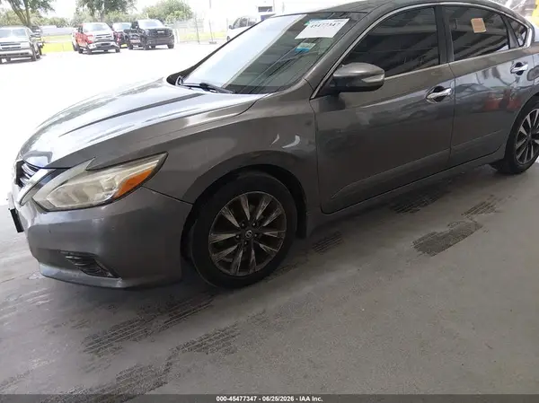 1N4AL3AP8HC147076 2017 NISSAN ALTIMA - Image 2