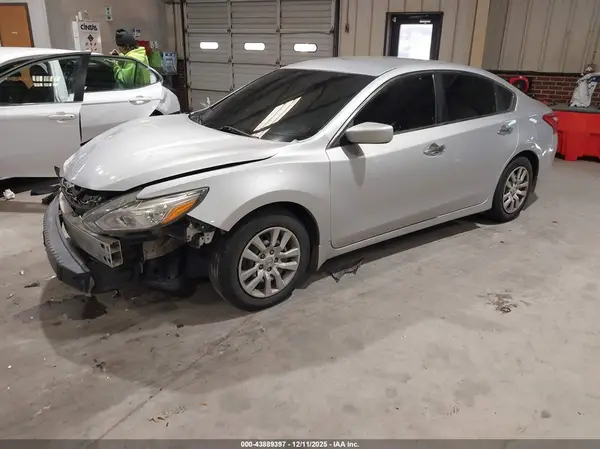 1N4AL3AP8HC162192 2017 NISSAN ALTIMA - Image 2