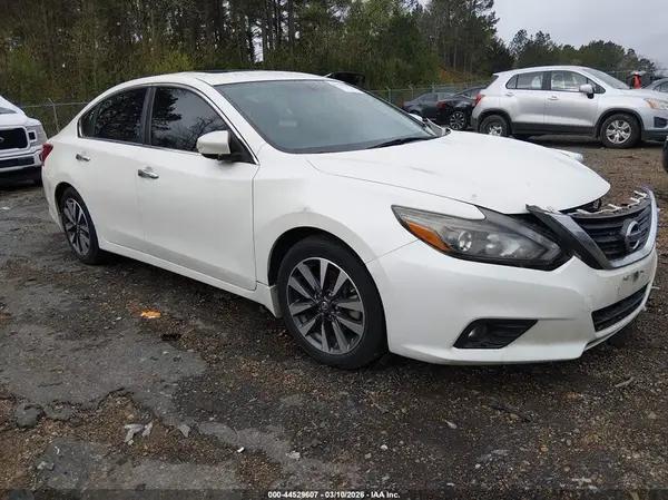 1N4AL3AP8HC164654 2017 NISSAN ALTIMA - Image 1