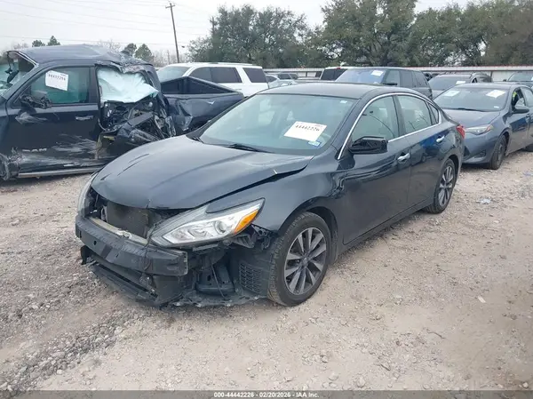 1N4AL3AP8HC165786 2017 NISSAN ALTIMA - Image 2