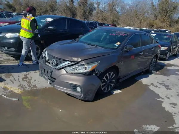 1N4AL3AP8HC170177 2017 NISSAN ALTIMA - Image 2