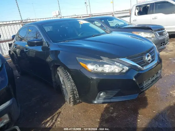 1N4AL3AP8HC175363 2017 NISSAN ALTIMA - Image 1