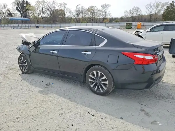 1N4AL3AP8HC175511 2017 NISSAN ALTIMA - Image 2