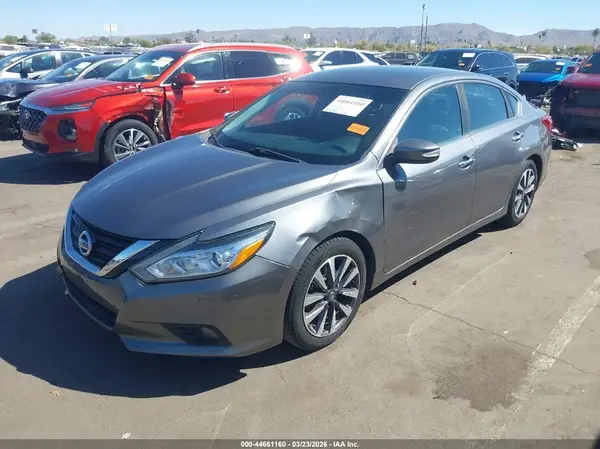 1N4AL3AP8HC175699 2017 NISSAN ALTIMA - Image 2