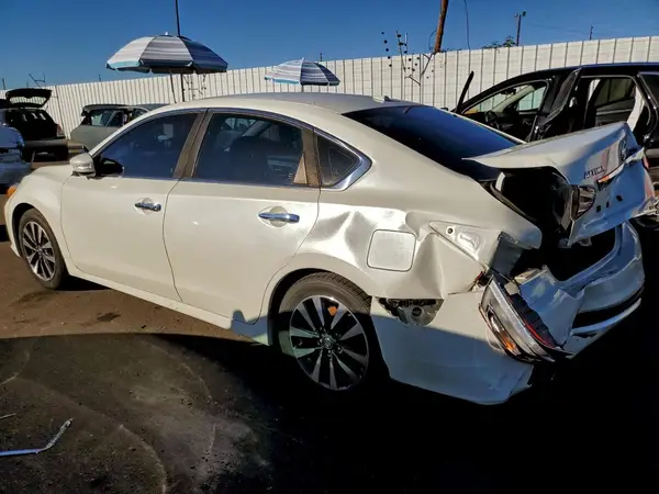 1N4AL3AP8HC175766 2017 NISSAN ALTIMA - Image 2
