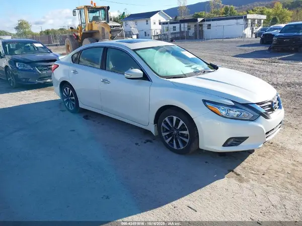 1N4AL3AP8HC181048 2017 NISSAN ALTIMA - Image 1