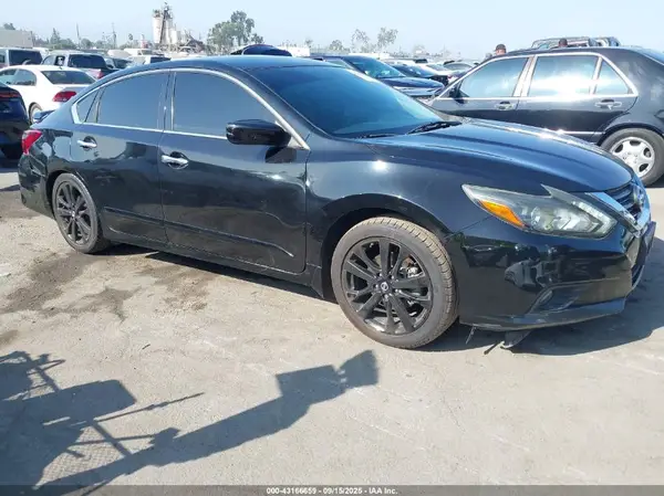 1N4AL3AP8HC186055 2017 NISSAN ALTIMA - Image 1