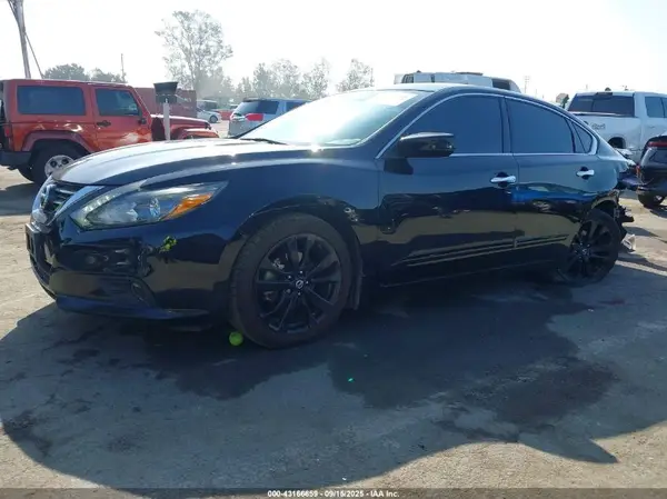 1N4AL3AP8HC186055 2017 NISSAN ALTIMA - Image 2