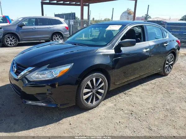 1N4AL3AP8HC193250 2017 NISSAN ALTIMA - Image 2