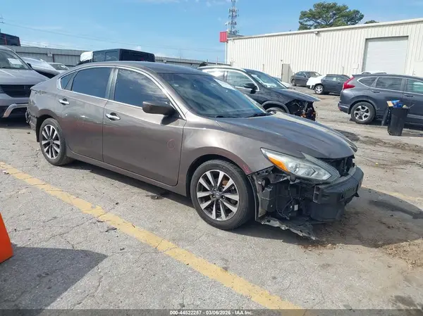 1N4AL3AP8HC197136 2017 NISSAN ALTIMA - Image 1