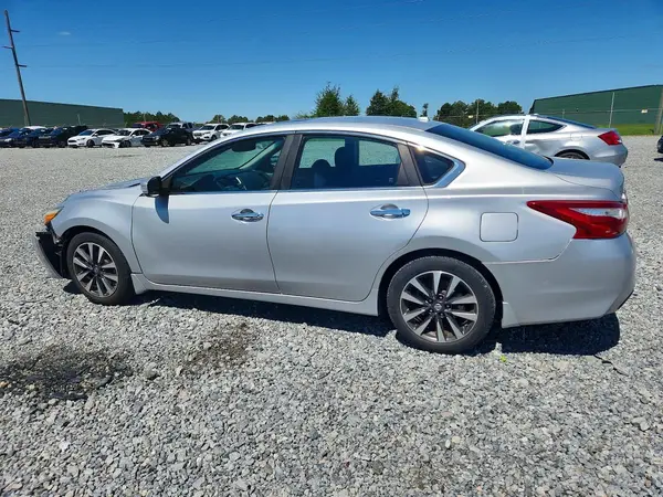 1N4AL3AP8HC197895 2017 NISSAN ALTIMA - Image 2