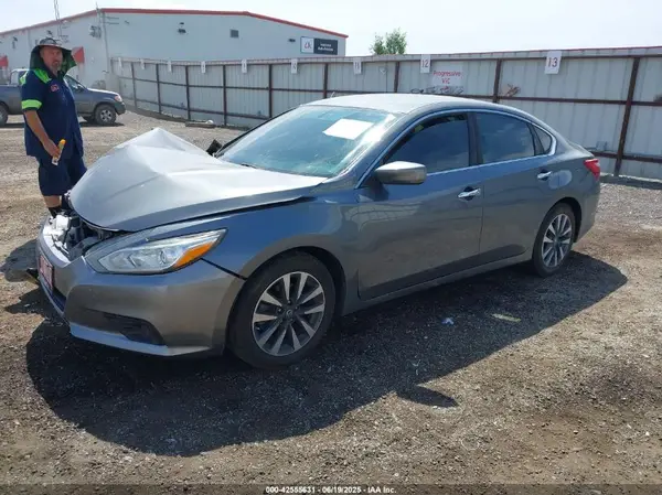 1N4AL3AP8HC200665 2017 NISSAN ALTIMA - Image 2