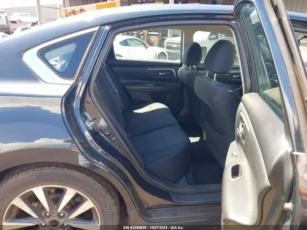 1N4AL3AP8HC205770 2017 NISSAN ALTIMA - Image 8