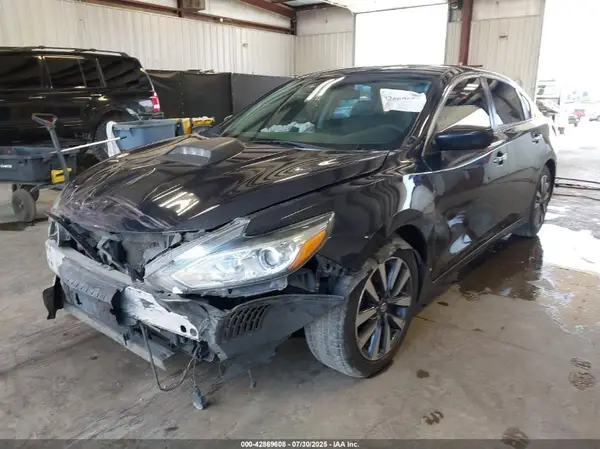 1N4AL3AP8HC210080 2017 NISSAN ALTIMA - Image 2