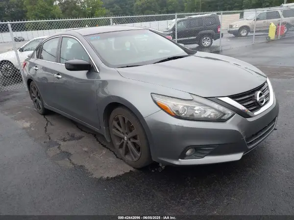 1N4AL3AP8HC215490 2017 NISSAN ALTIMA - Image 1
