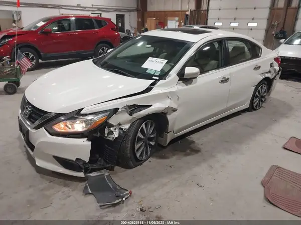 1N4AL3AP8HC215666 2017 NISSAN ALTIMA - Image 2