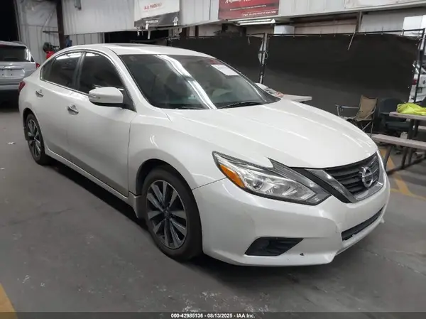 1N4AL3AP8HC215716 2017 NISSAN ALTIMA - Image 1