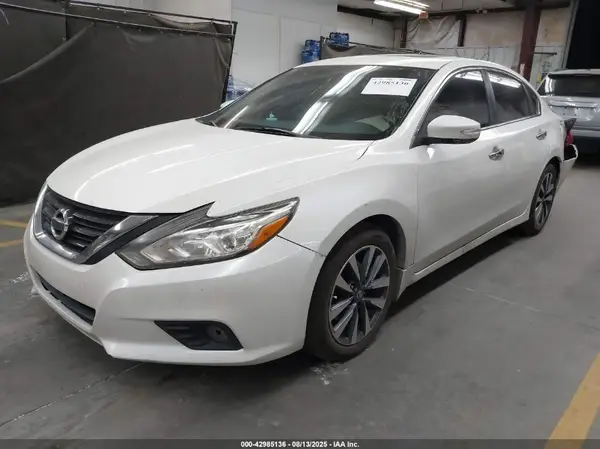 1N4AL3AP8HC215716 2017 NISSAN ALTIMA - Image 2