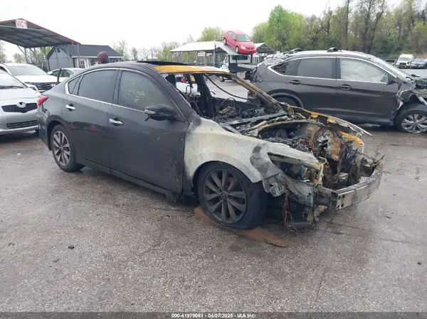 1N4AL3AP8HC218423 2017 NISSAN ALTIMA - Image 1