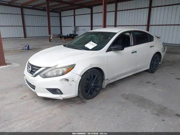 1N4AL3AP8HC220110 2017 NISSAN ALTIMA - Image 2