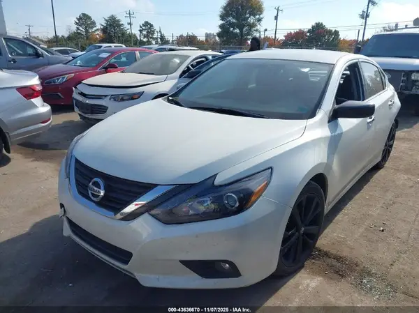 1N4AL3AP8HC228563 2017 NISSAN ALTIMA - Image 2