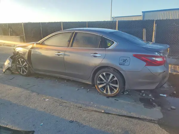 1N4AL3AP8HC230507 2017 NISSAN ALTIMA - Image 2