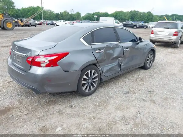 1N4AL3AP8HC235724 2017 NISSAN ALTIMA - Image 2