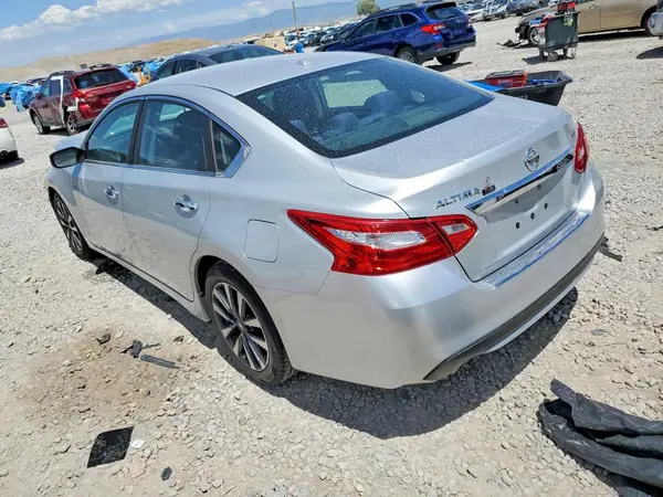 1N4AL3AP8HC236095 2017 NISSAN ALTIMA - Image 2