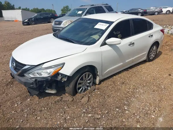1N4AL3AP8HC237957 2017 NISSAN ALTIMA - Image 2