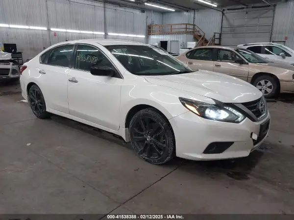 1N4AL3AP8HC239093 2017 NISSAN ALTIMA - Image 1