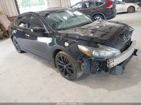 1N4AL3AP8HC240616 2017 NISSAN ALTIMA - Image 1