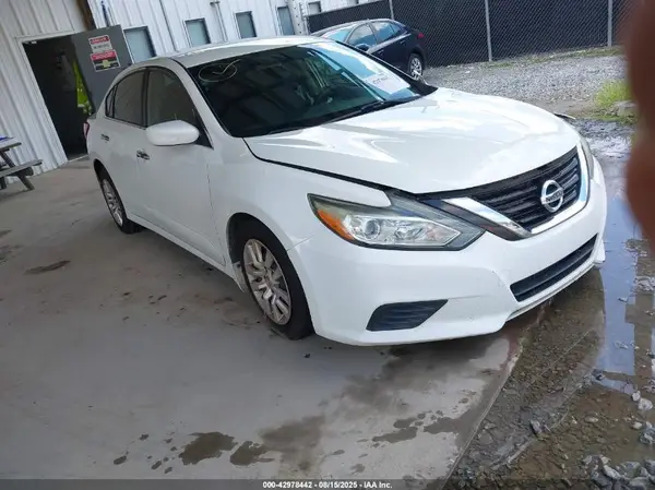 1N4AL3AP8HC241880 2017 NISSAN ALTIMA - Image 1