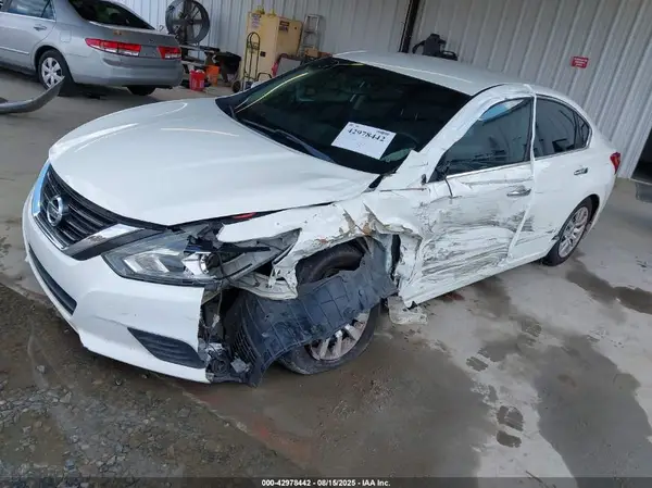 1N4AL3AP8HC241880 2017 NISSAN ALTIMA - Image 2