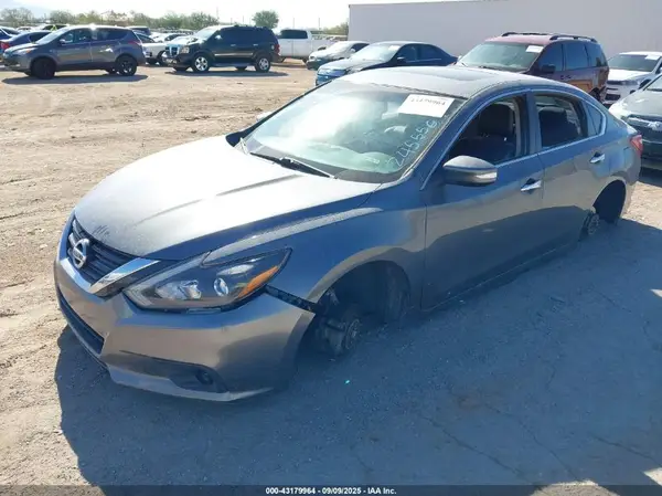 1N4AL3AP8HC245556 2017 NISSAN ALTIMA - Image 2