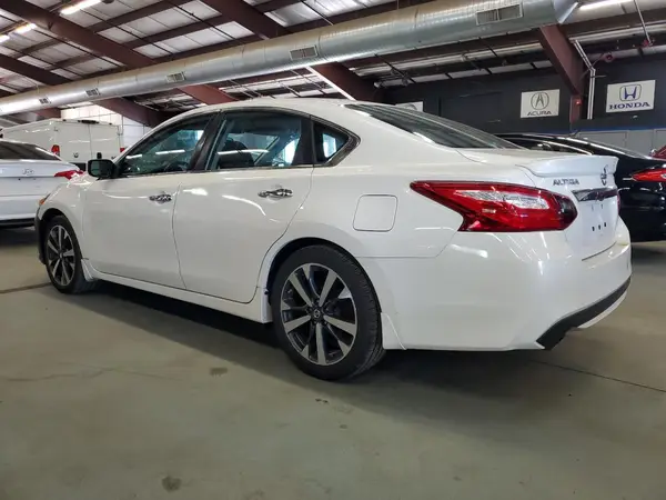 1N4AL3AP8HC257075 2017 NISSAN ALTIMA - Image 2
