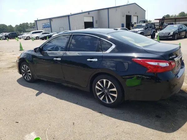 1N4AL3AP8HC260607 2017 NISSAN ALTIMA - Image 2