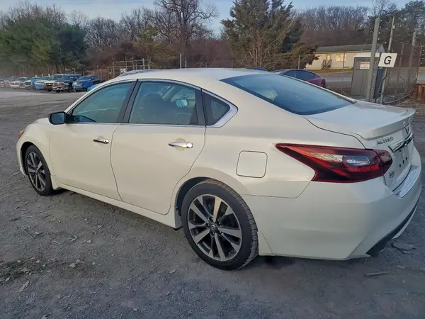 1N4AL3AP8HC263667 2017 NISSAN ALTIMA - Image 2