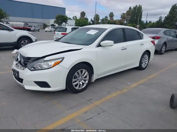 1N4AL3AP8HC268724 2017 NISSAN ALTIMA - Image 2