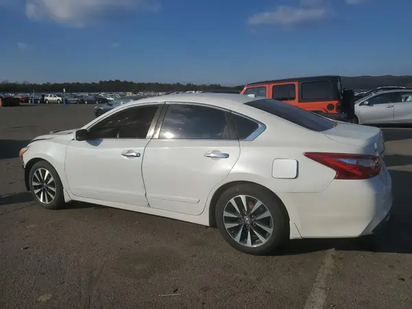 1N4AL3AP8HC272370 2017 NISSAN ALTIMA - Image 2