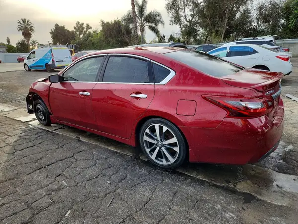 1N4AL3AP8HC276788 2017 NISSAN ALTIMA - Image 2