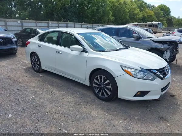 1N4AL3AP8HC282297 2017 NISSAN ALTIMA - Image 1