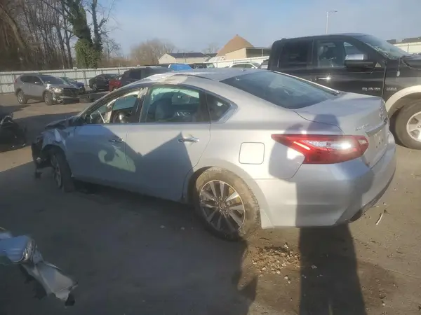 1N4AL3AP8HC475310 2017 NISSAN ALTIMA - Image 2