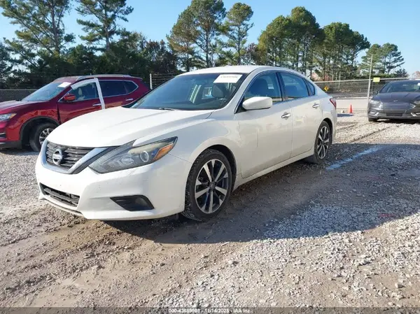 1N4AL3AP8HC482077 2017 NISSAN ALTIMA - Image 2