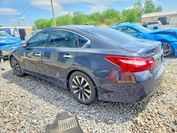 1N4AL3AP8HC490065 2017 NISSAN ALTIMA - Image 2
