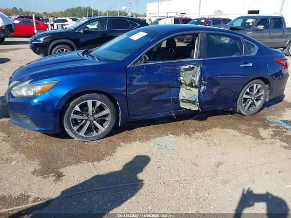 1N4AL3AP8HC493094 2017 NISSAN ALTIMA - Image 2